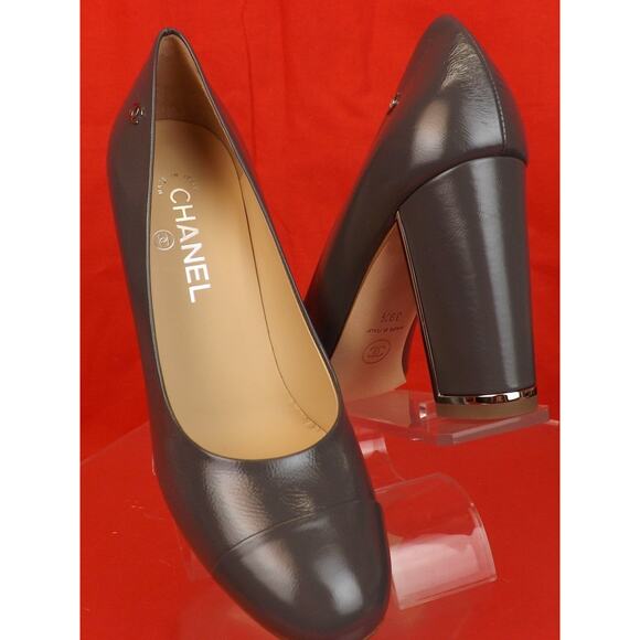 NIB CHANEL G31655 GRAY DISTRESSED LEATHER CC LOGO CAP TOE SILVER HEEL PUMPS 38 - Picture 5 of 12